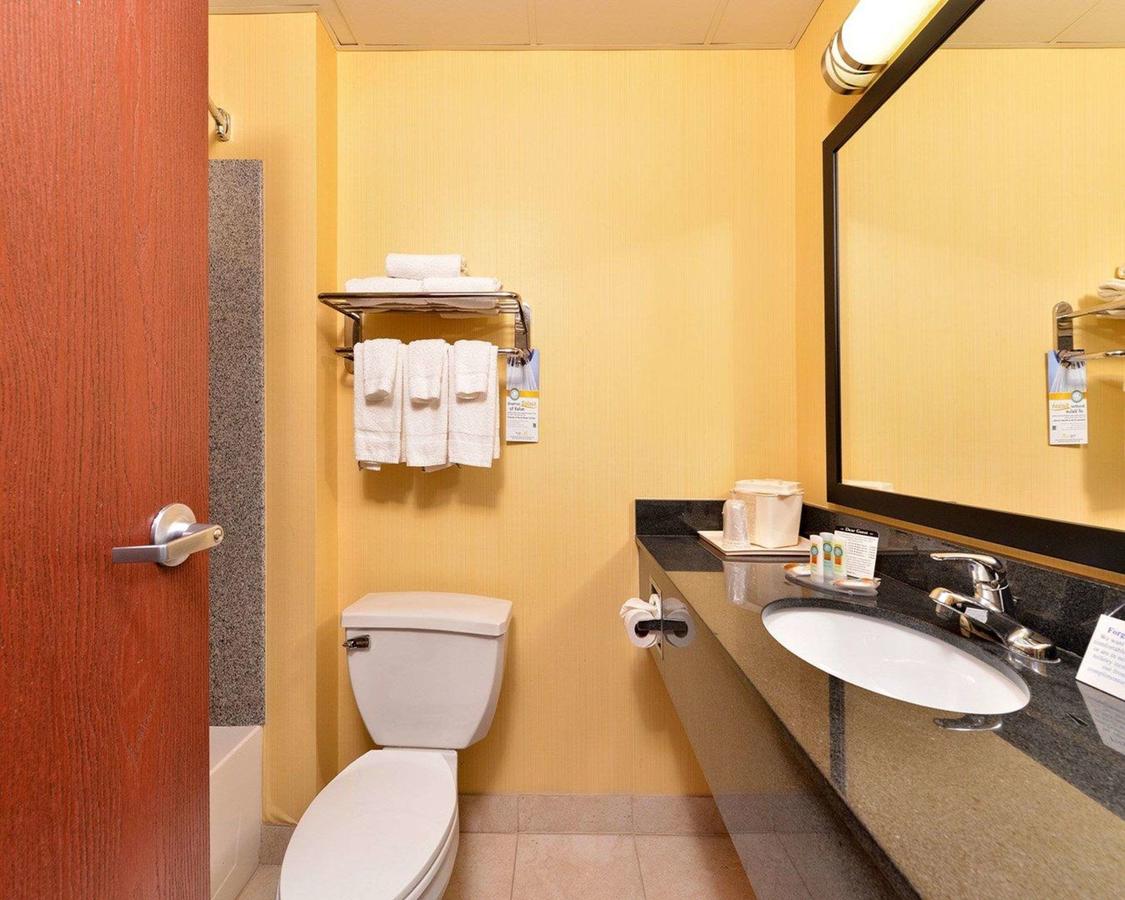 Quality Suites Stratford - thumb 18