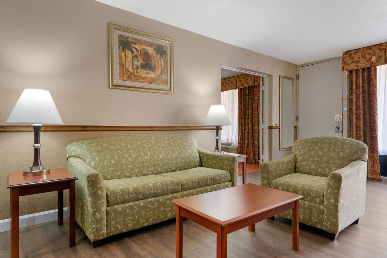 Quality Inn And Suites Conference Center - thumb 3