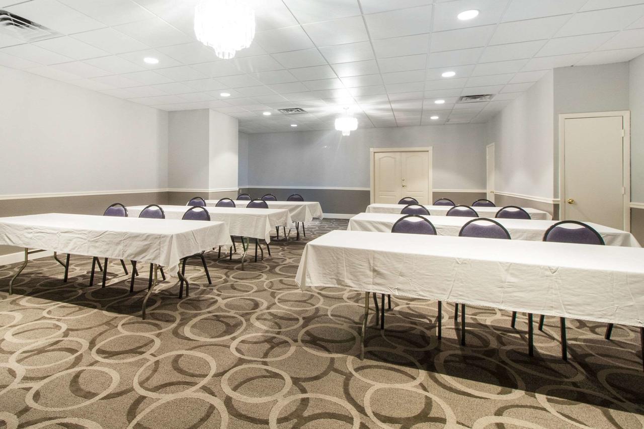 Quality Inn And Suites Conference Center - thumb 34