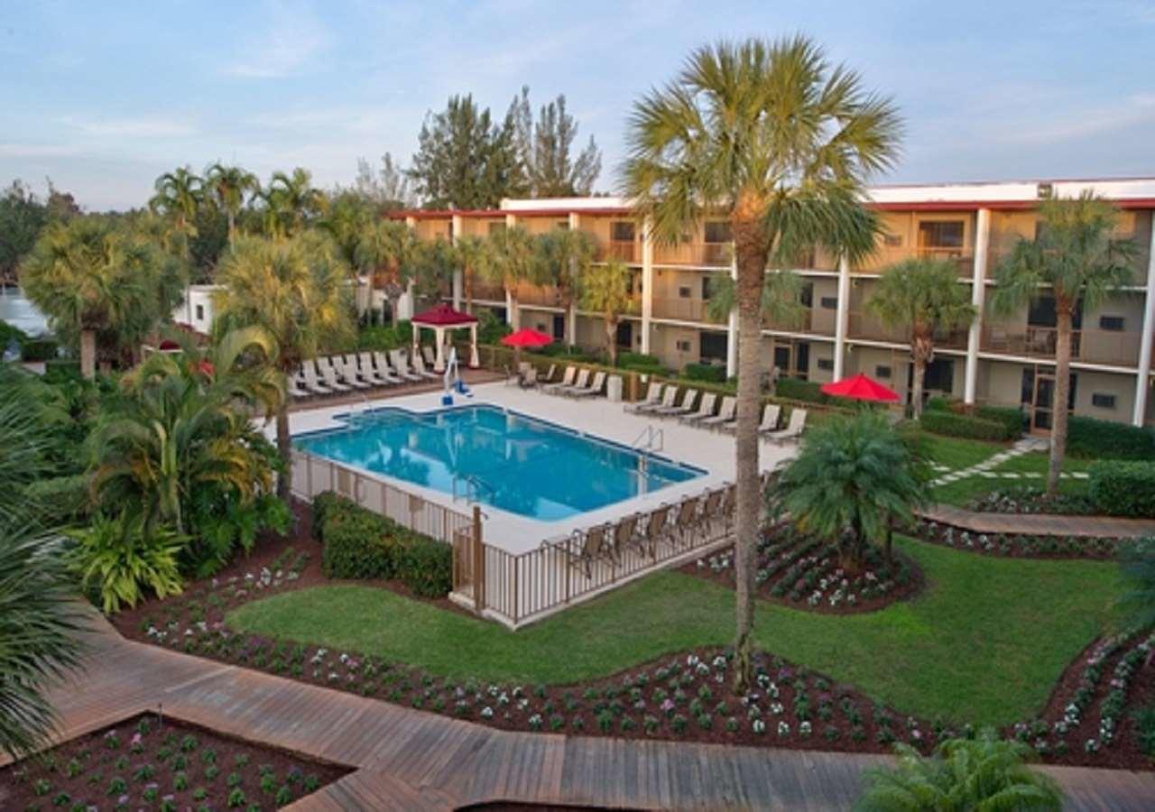 Red Roof Inn PLUS+ & Suites Naples Downtown-5th Ave S - thumb 30