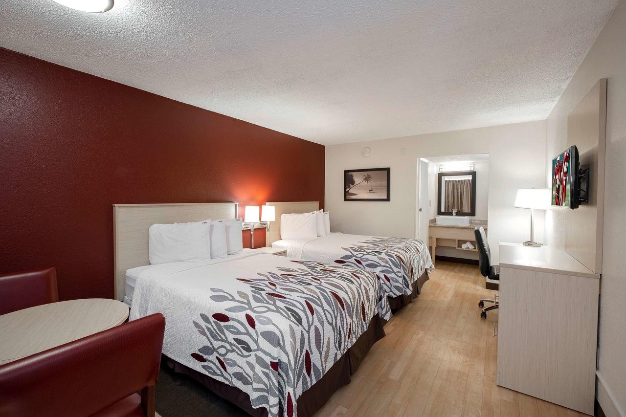 Red Roof Inn PLUS+ & Suites Naples Downtown-5th Ave S - thumb 0