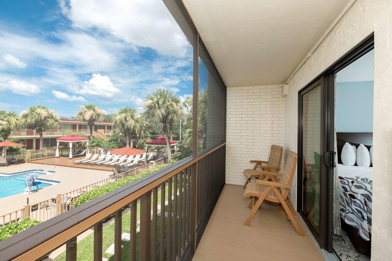 Red Roof Inn PLUS+ & Suites Naples Downtown-5th Ave S - thumb 23