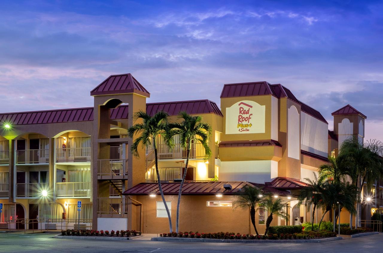 Red Roof Inn PLUS+ & Suites Naples Downtown-5th Ave S - thumb 11