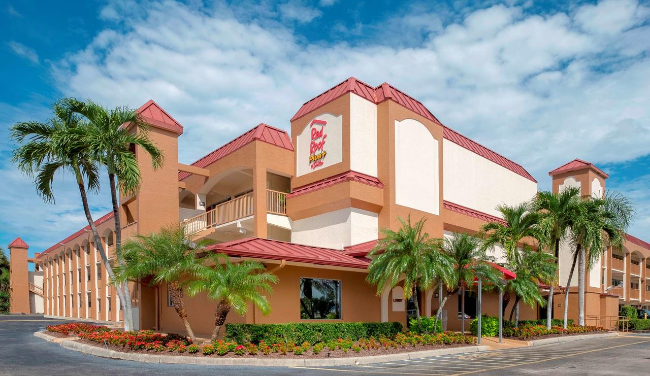 Red Roof Inn PLUS+ & Suites Naples Downtown-5th Ave S - thumb 20