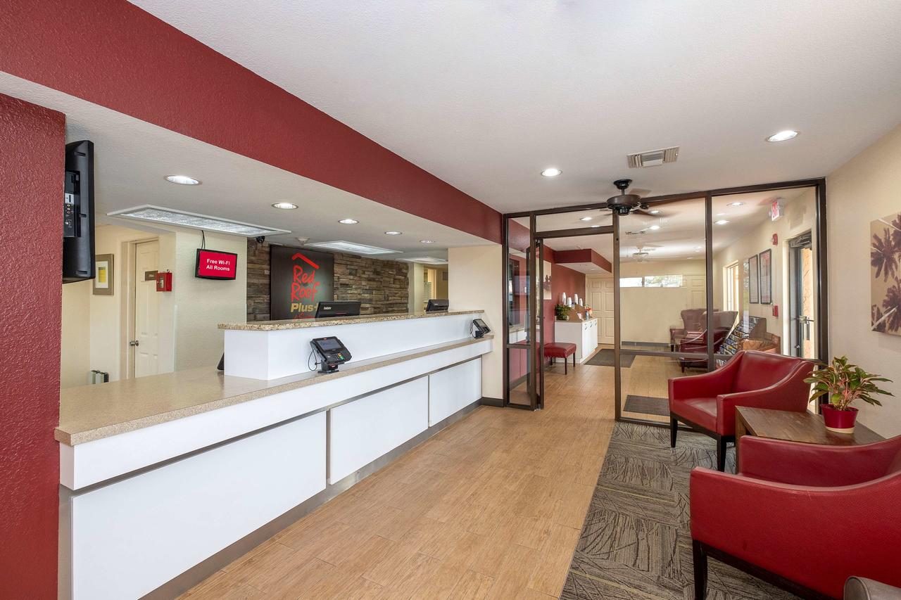 Red Roof Inn PLUS+ & Suites Naples Downtown-5th Ave S - thumb 26