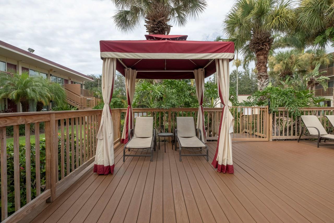 Red Roof Inn PLUS+ & Suites Naples Downtown-5th Ave S - thumb 18