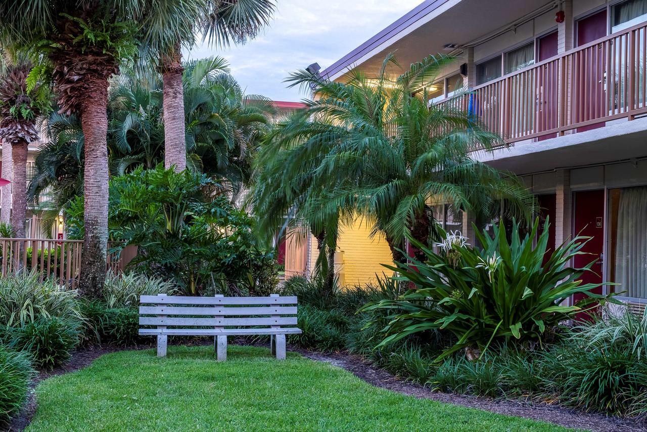 Red Roof Inn PLUS+ & Suites Naples Downtown-5th Ave S - thumb 17