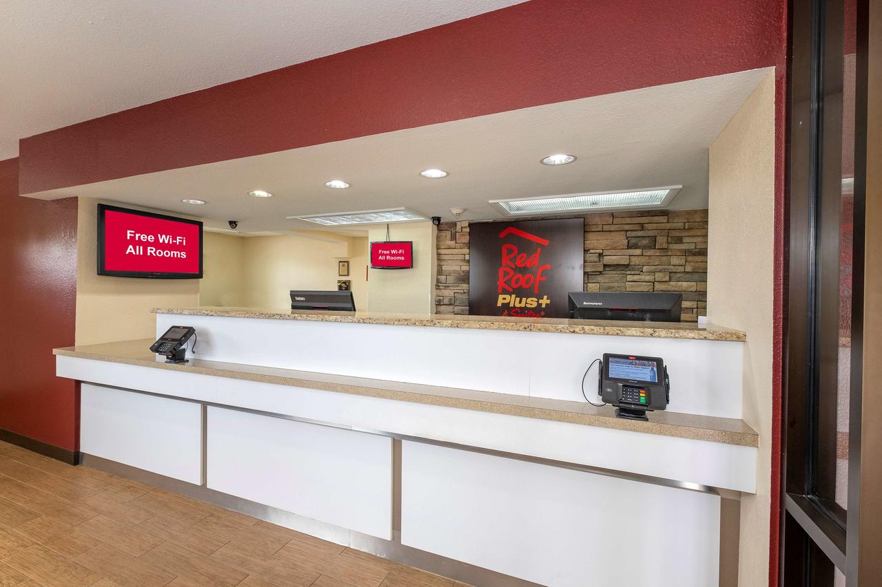 Red Roof Inn PLUS+ & Suites Naples Downtown-5th Ave S - thumb 6