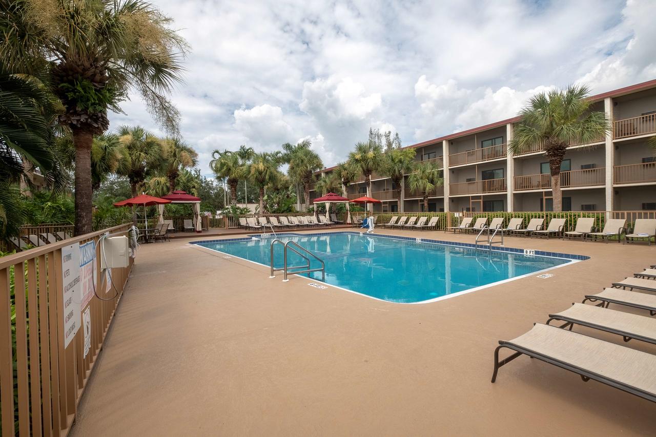 Red Roof Inn PLUS+ & Suites Naples Downtown-5th Ave S - thumb 13