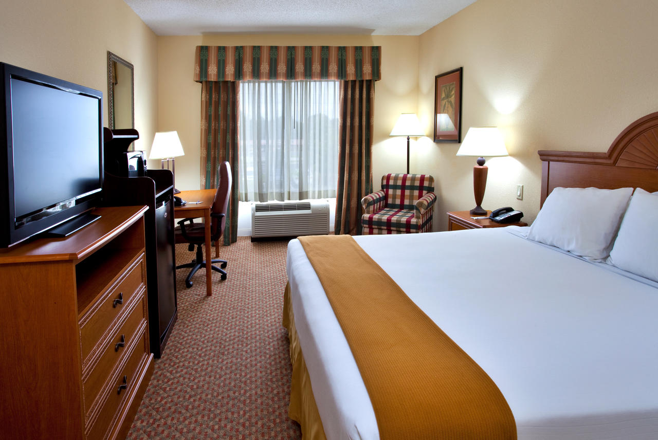 Holiday Inn Express Hotel & Suites Spring Hill - thumb 29