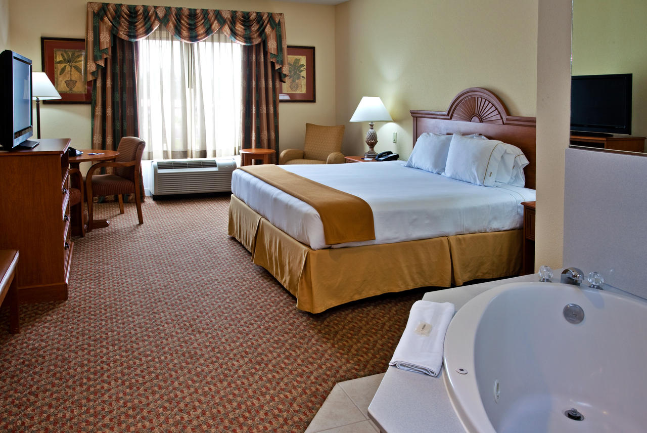 Holiday Inn Express Hotel & Suites Spring Hill - thumb 19