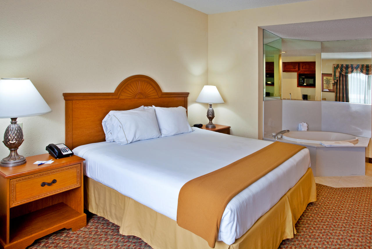 Holiday Inn Express Hotel & Suites Spring Hill - thumb 12