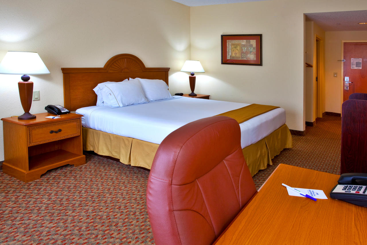 Holiday Inn Express Hotel & Suites Spring Hill - thumb 25