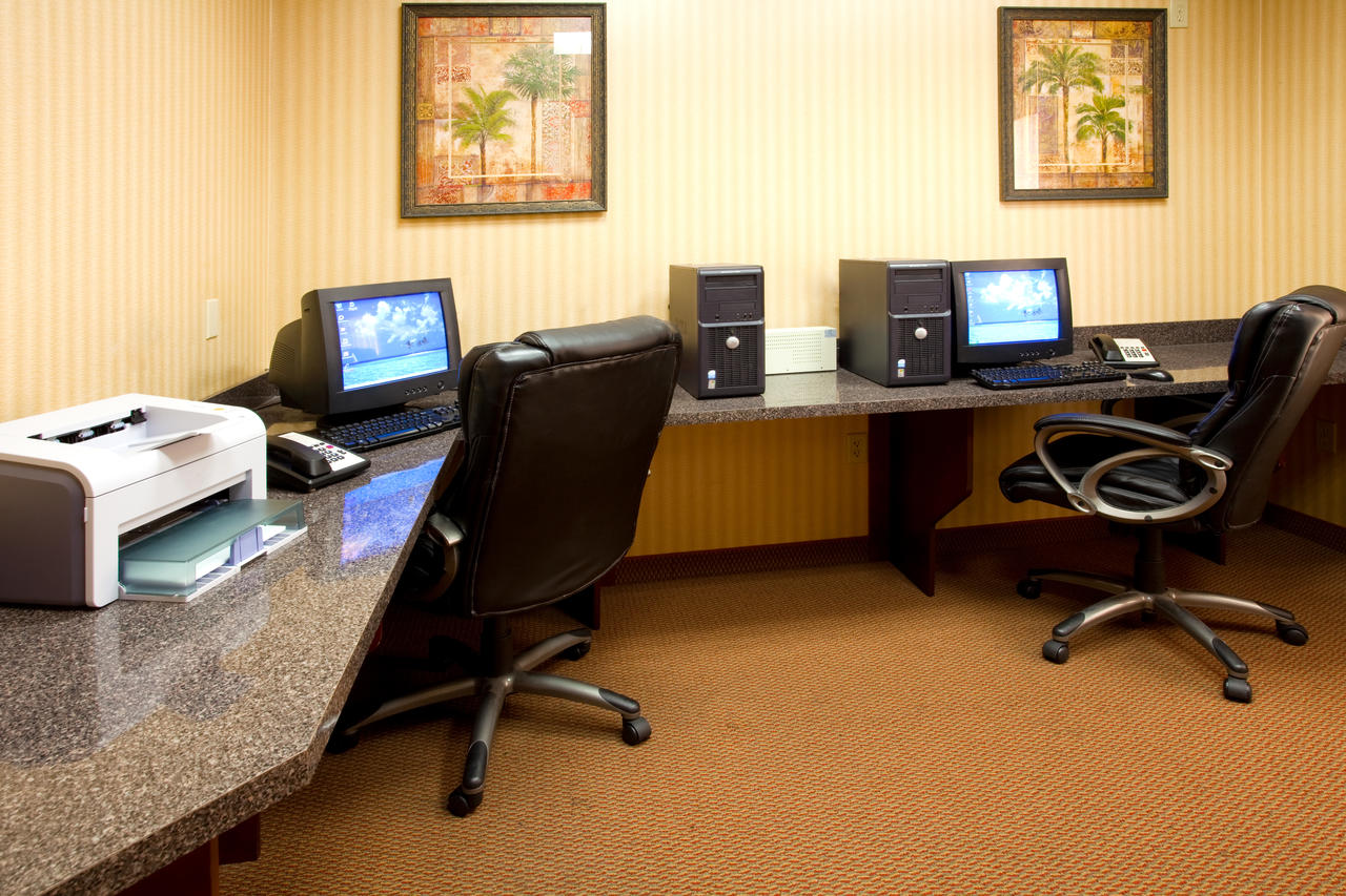 Holiday Inn Express Hotel & Suites Spring Hill - thumb 17