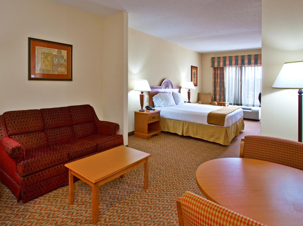 Holiday Inn Express Hotel & Suites Spring Hill - thumb 24