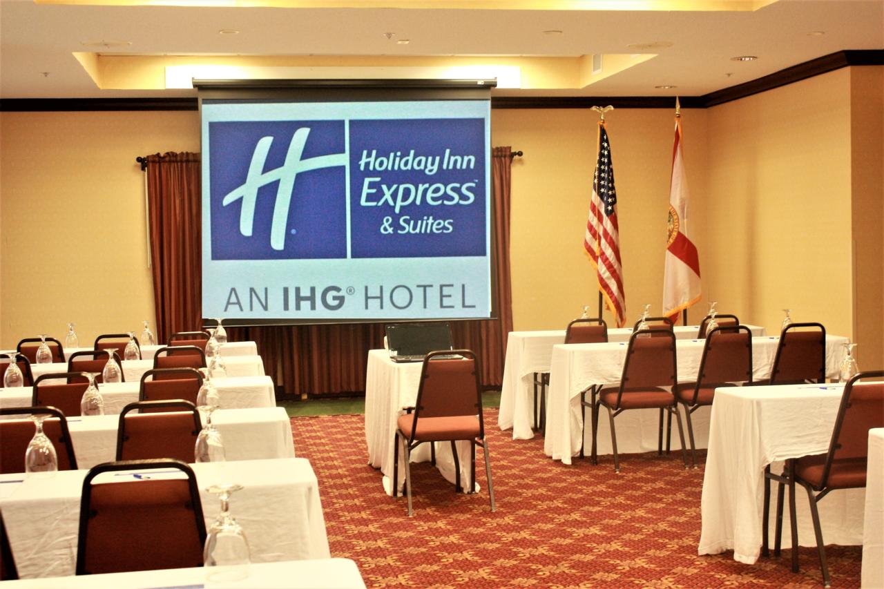 Holiday Inn Express Hotel & Suites Spring Hill - thumb 4