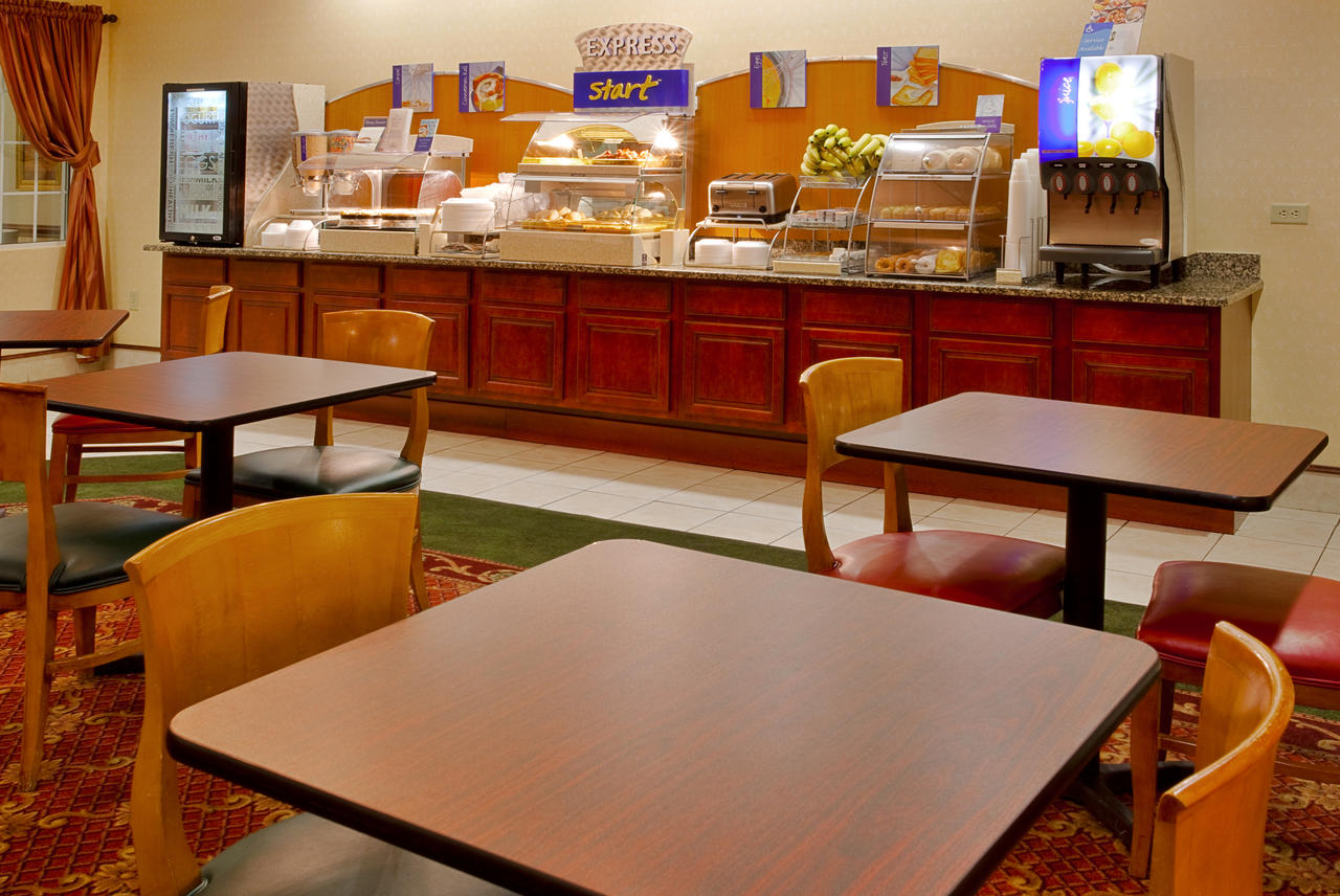 Holiday Inn Express Hotel & Suites Spring Hill - thumb 13