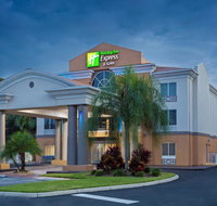 Holiday Inn Express  Suites Tavares - Orlando Tourists