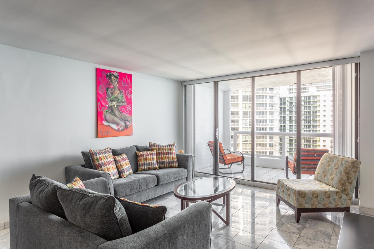 3 Bedroom Condo With Balcony View - thumb 2