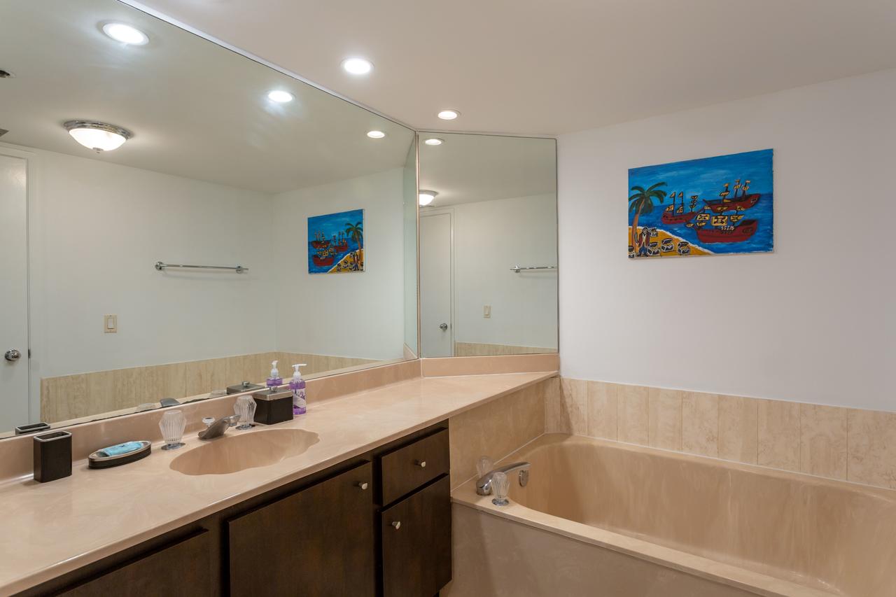 3 Bedroom Condo With Balcony View - thumb 13