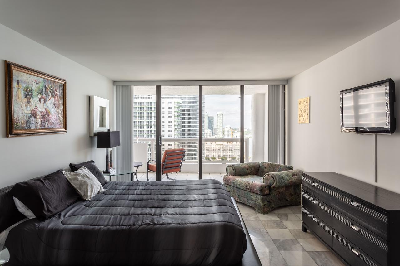3 Bedroom Condo With Balcony View - thumb 11