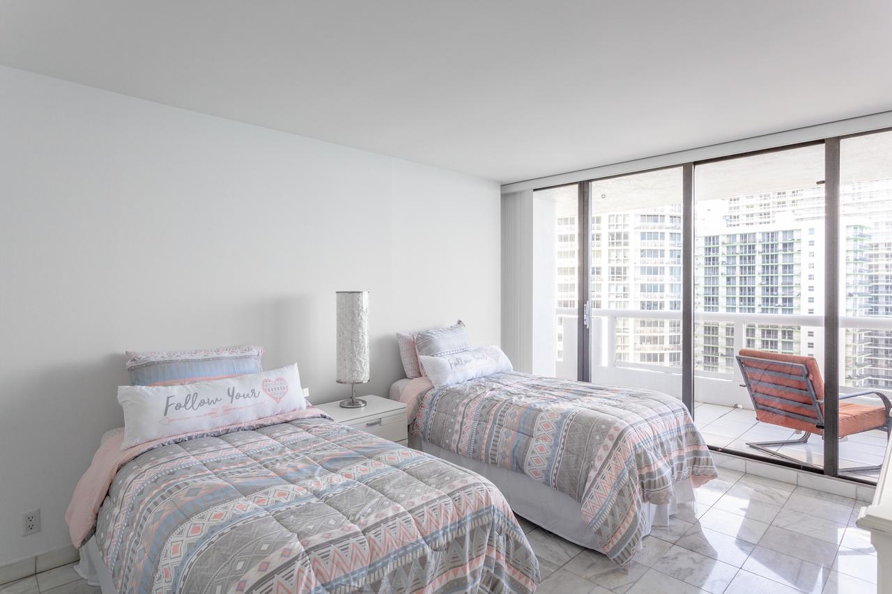 3 Bedroom Condo With Balcony View - thumb 16