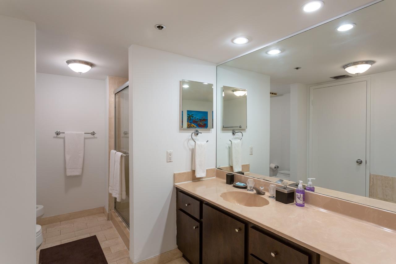 3 Bedroom Condo With Balcony View - thumb 14