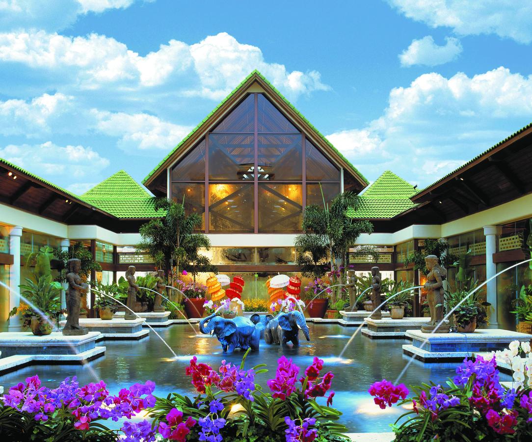 Universal's Loews Royal Pacific Resort - thumb 25