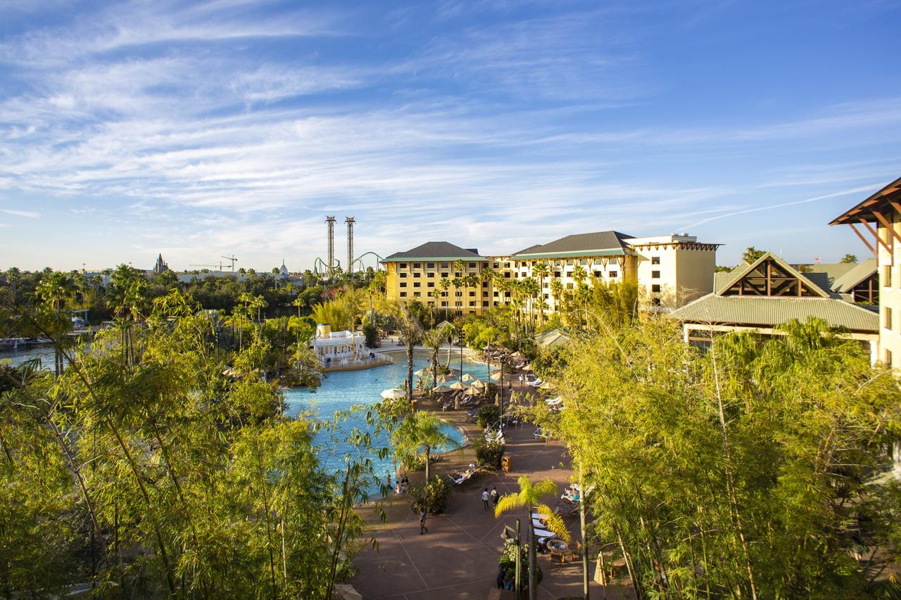 Universal's Loews Royal Pacific Resort - thumb 3