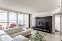 2 Bedroom Pearl in Downtown Miami Orlando Tourists