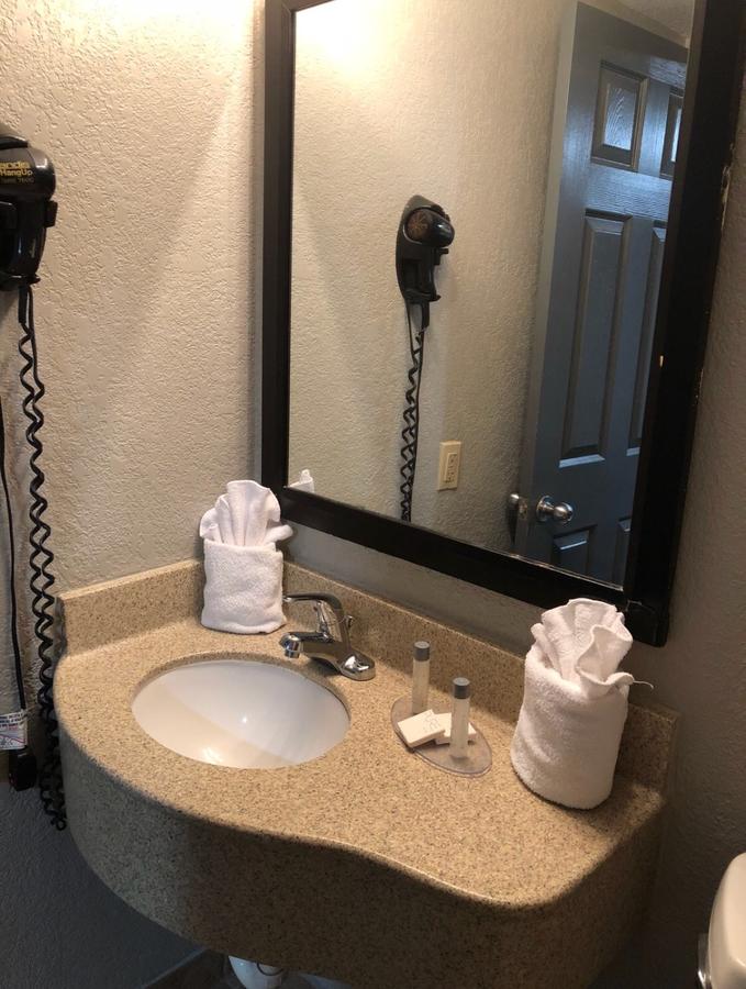 Emerald Coast Inn & Suites - thumb 5