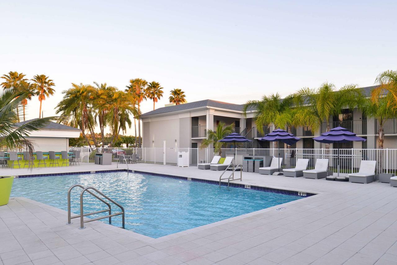 Clarion Inn & Suites Across From Universal Orlando Resort - thumb 34