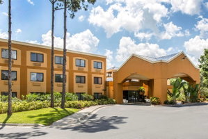 Quality Suites Orlando Close To I-Drive