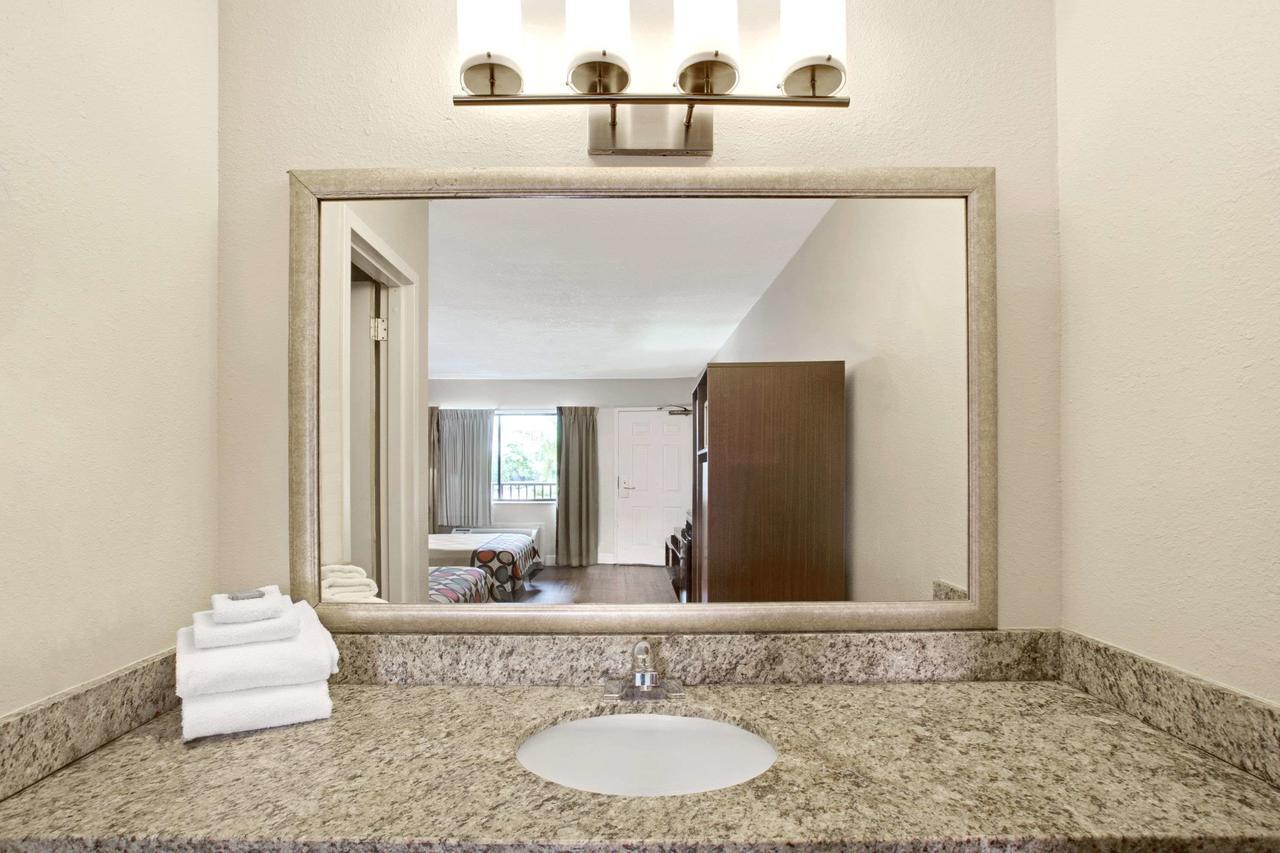 Super 8 By Wyndham Orlando International Drive - thumb 10