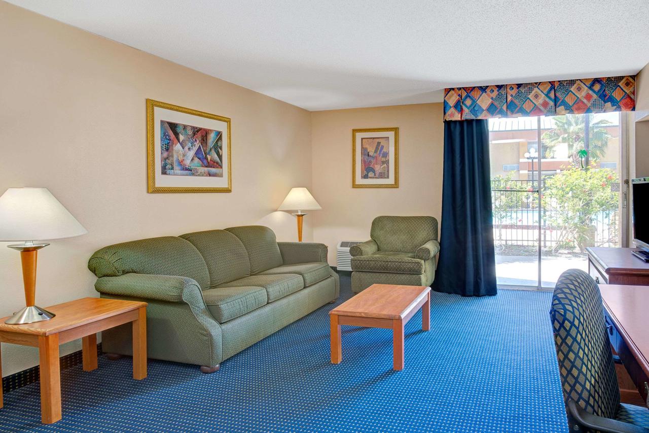 Baymont By Wyndham Florida Mall - thumb 38