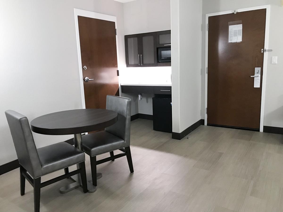 Ramada By Wyndham Suites Orlando Airport - thumb 6