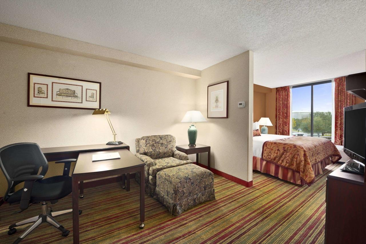 Ramada By Wyndham Suites Orlando Airport - thumb 40