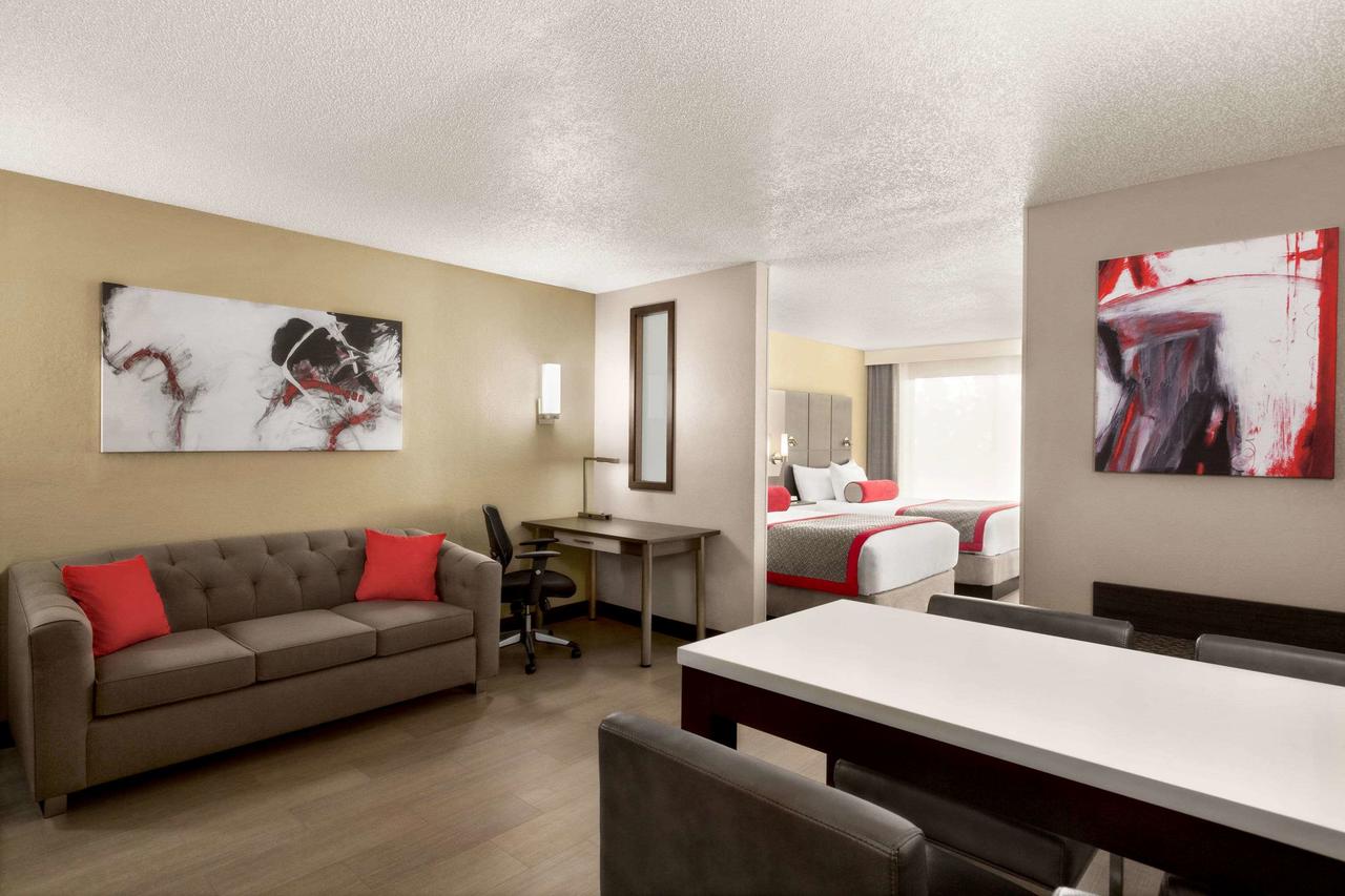 Ramada By Wyndham Suites Orlando Airport - thumb 43