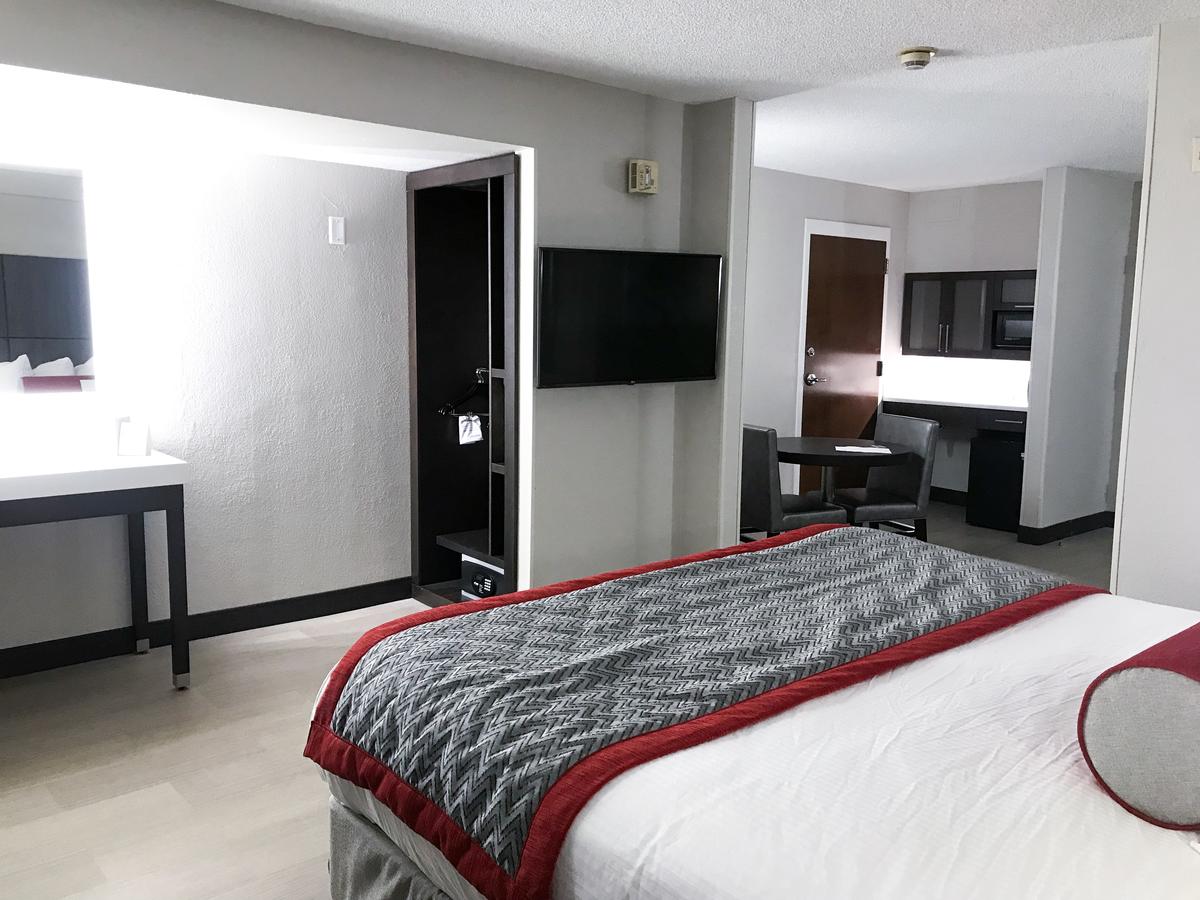Ramada By Wyndham Suites Orlando Airport - thumb 3