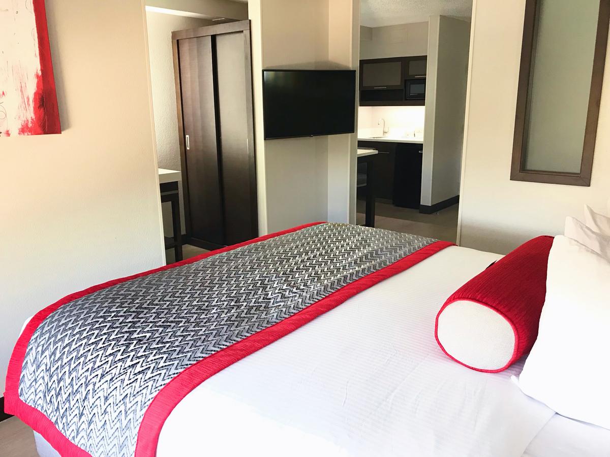 Ramada By Wyndham Suites Orlando Airport - thumb 15