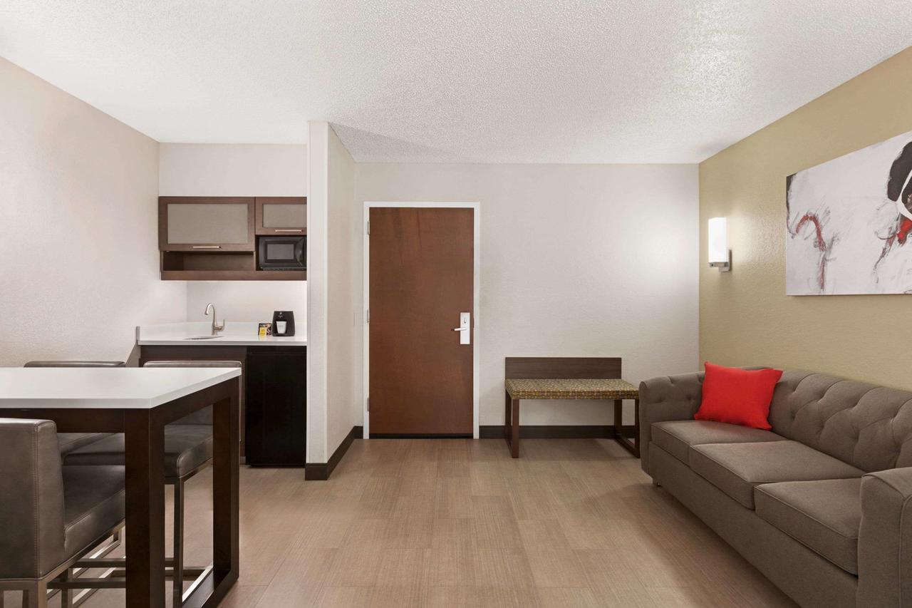 Ramada By Wyndham Suites Orlando Airport - thumb 37