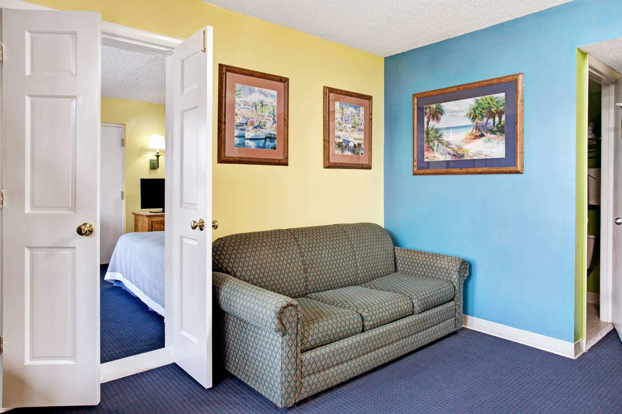 Days Inn & Suites By Wyndham Davenport - thumb 22