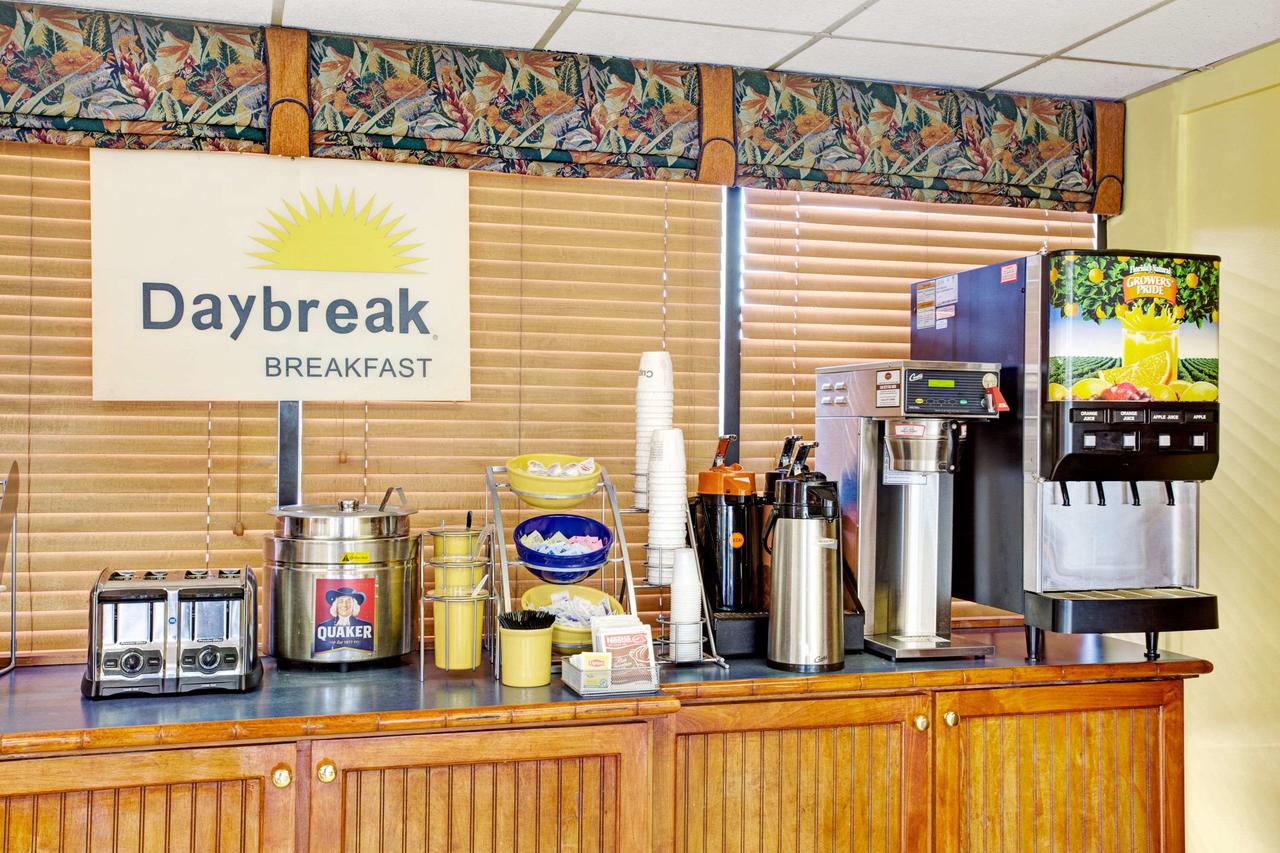 Days Inn & Suites By Wyndham Davenport - thumb 27