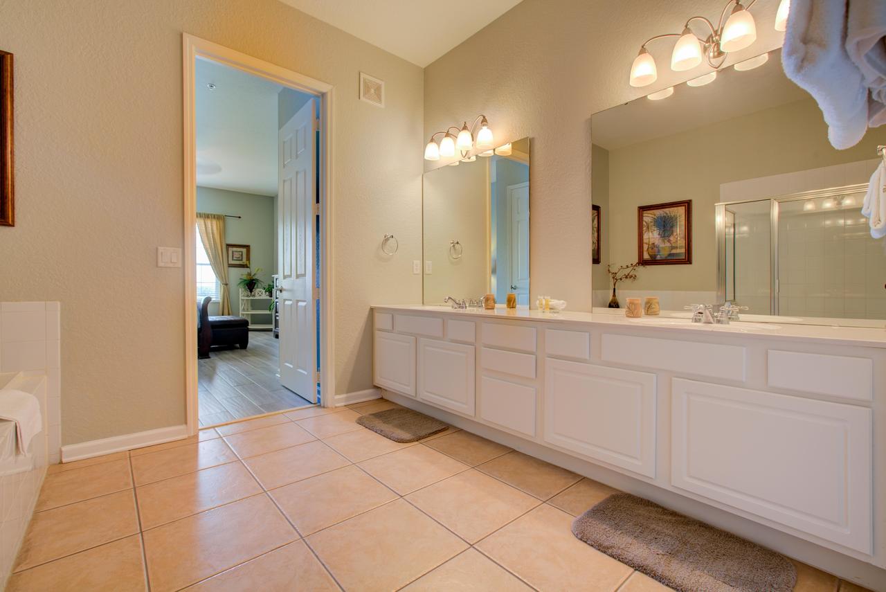Lakeview Executive Penthouse - thumb 39