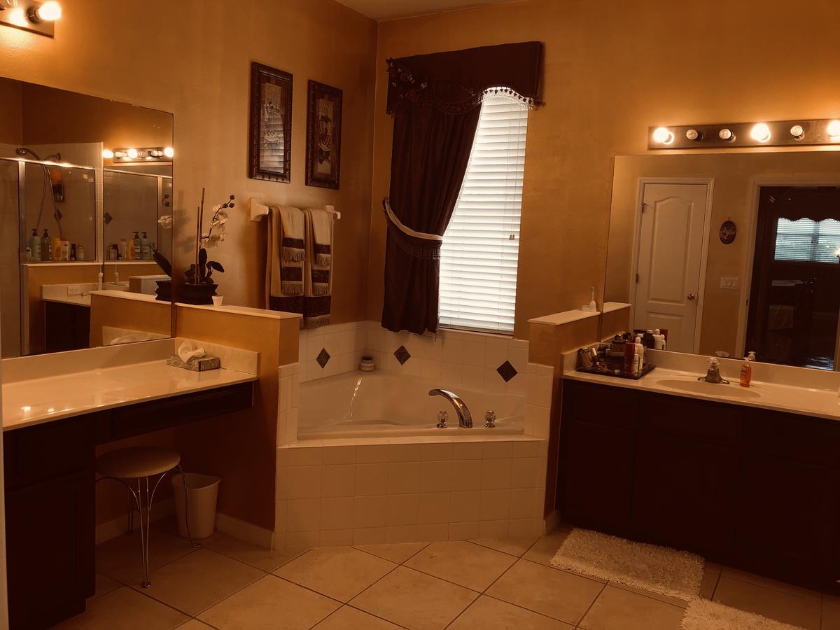 Orlando Centrally Located Luxury Home With Pool! - thumb 9