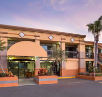 Travelodge by Wyndham Fort Myers North - Orlando Tourists