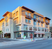 Holiday Inn Windsor Wine Country - Orlando Tourists