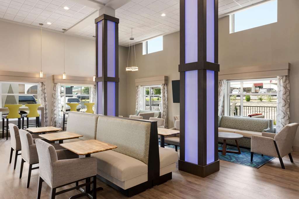 Days Inn & Suites By Wyndham - thumb 1