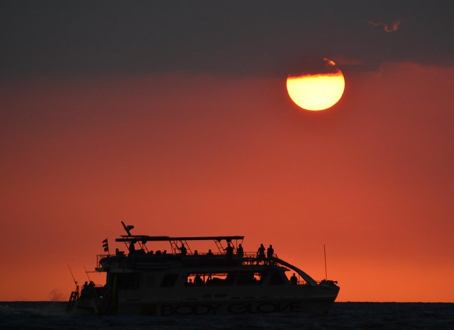 Historical Dinner Cruise to Kealakekua Bay