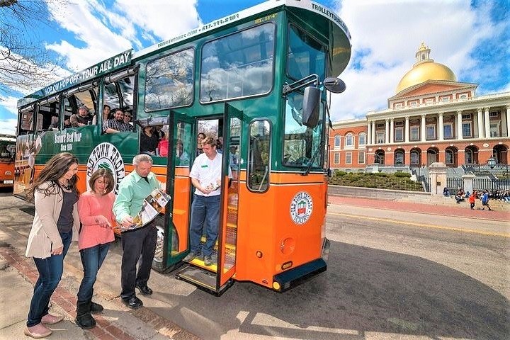 Boston Hop-On Hop-Off Trolley Tour with 15 Stops